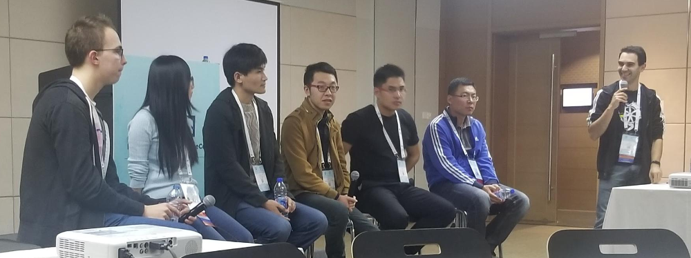 贡献者圆桌讨论。摄影:Jerry Zhang